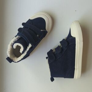 Size 6 Cat and Jack boots